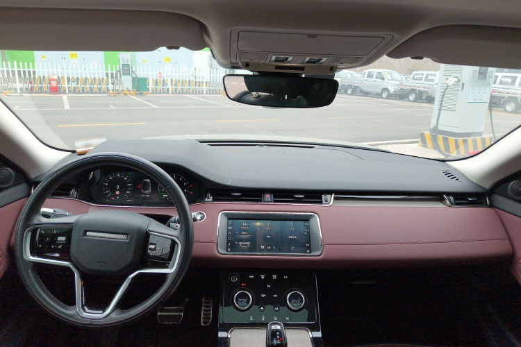 路虎 揽胜极光新能源 2022款 极光L P300e 插电式电动混合版中控内饰12