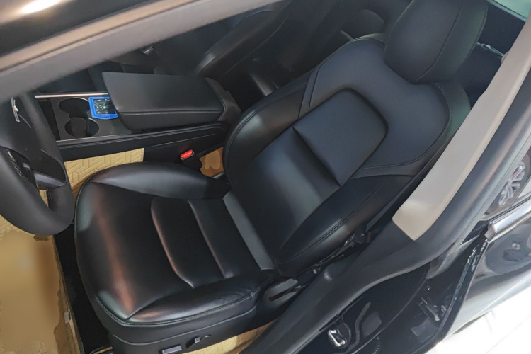 特斯拉 Model Y 2022款 改款 后轮驱动版中控内饰19