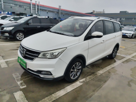 宝骏730 2021款 1.5L 手动时尚型 7座