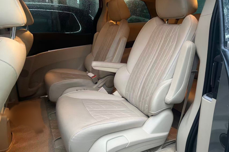 别克GL8 2023款 陆上公务舱 智慧尊贵型中控内饰7002