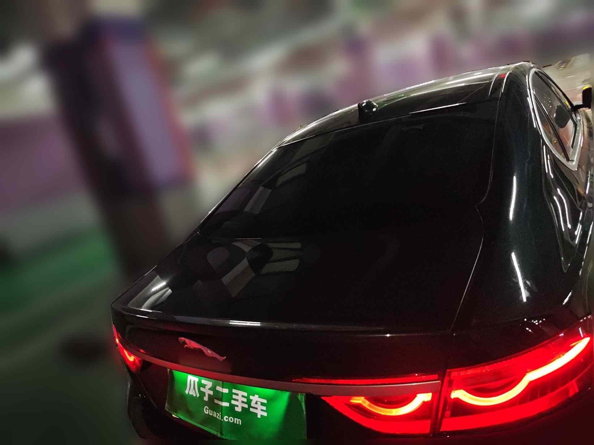 捷豹XFL 2024款 2.0T P250 两驱尊享豪华版(4)