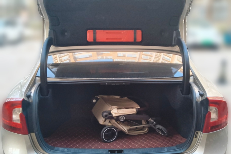 沃尔沃S60 2015款 S60L 2.0T 智远版中控内饰23