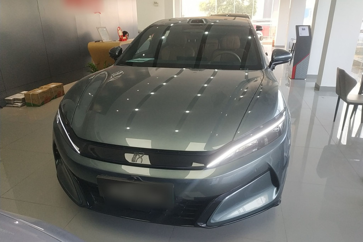 比亚迪 汉L 2025款 DM-p 四驱激光雷达旗舰型车身外观2