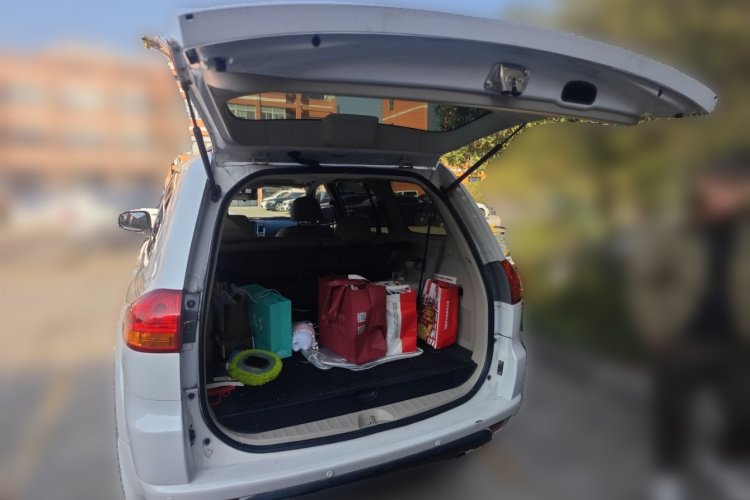 三菱 帕杰罗·劲畅 2013款 3.0L 自动两驱豪华版中控内饰23