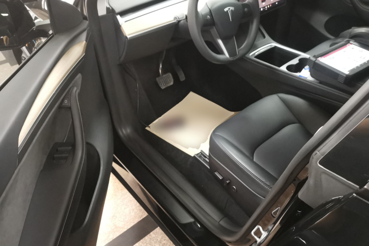 特斯拉 Model Y 2022款 改款 后轮驱动版中控内饰20