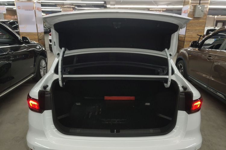 吉利汽车 帝豪 2025款 第4代 1.5L CVT星耀版机舱底盘23