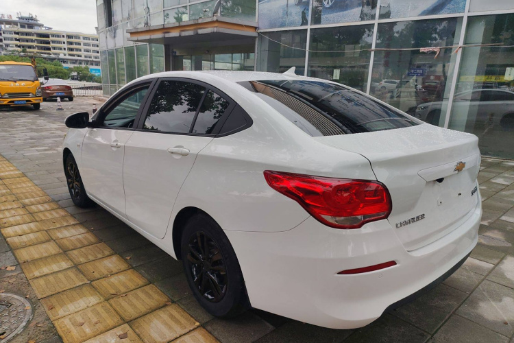 雪佛兰 科沃兹 2016款 1.5L 自动欣悦版车身外观4