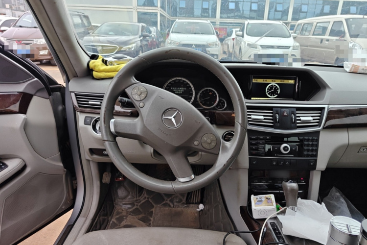 奔驰E级 2010款 E 260 L CGI优雅型中控内饰13