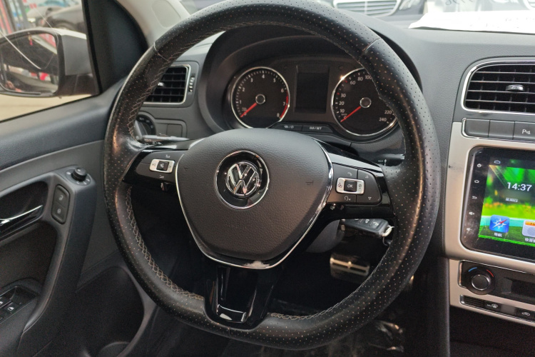 大众 2016款 1.6L Cross Polo 自动中控内饰13
