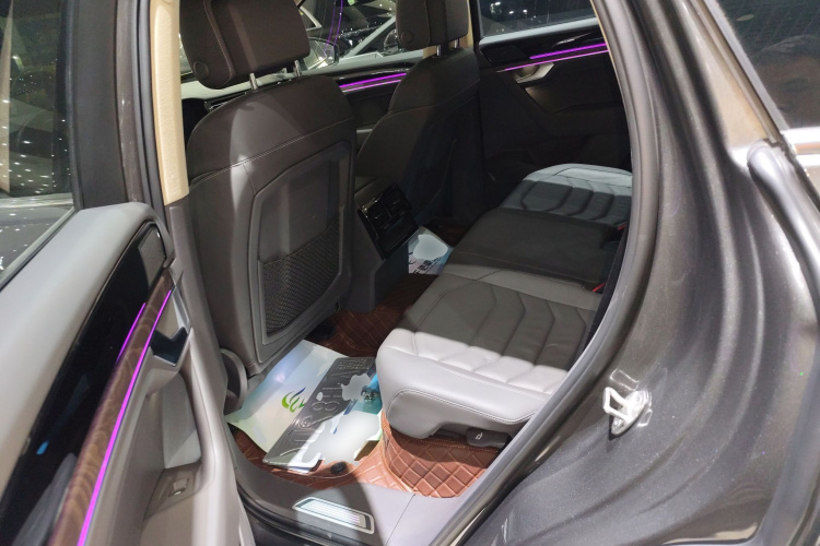 大众 途锐 2021款 3.0TSI 锐享版 经典运动套装中控内饰21