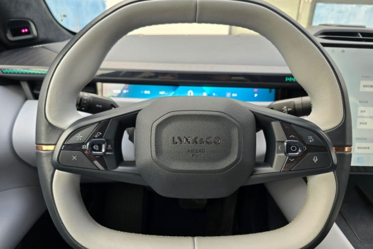 领克Z10 2024款 95kWh 702km四驱智驾Ultra中控内饰7007