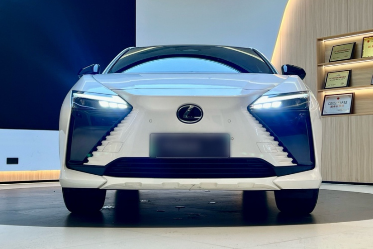 雷克萨斯RZ 2023款 450e 四驱纵享版车身外观6006