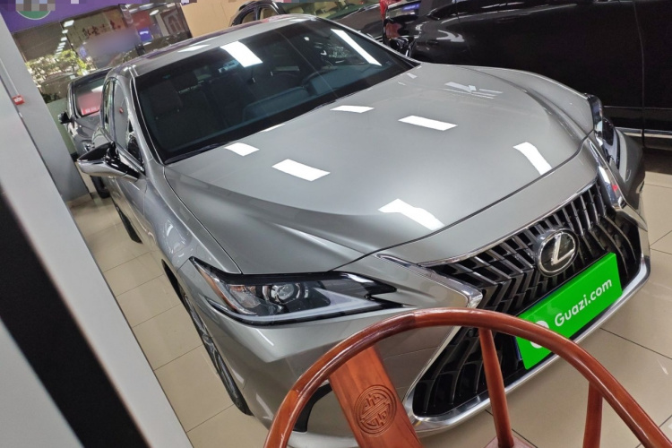雷克萨斯ES 2021款 200 豪华版车身外观3