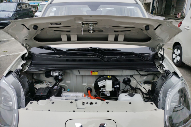 五菱汽车 宏光MINIEV 2025款 四门版 进阶款机舱底盘24