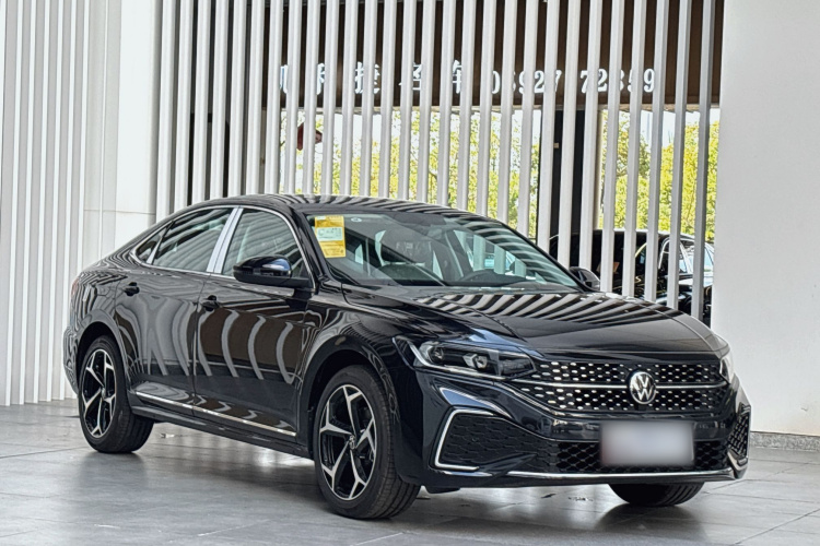 大众 帕萨特 2025款 出众款 330TSI 星空精英版车身外观6001