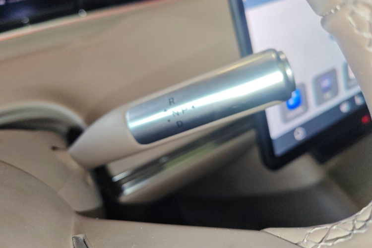 鸿蒙智行 智界R7 2025款 增程 251km Max局部细节18