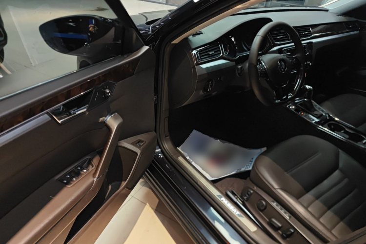 大众 帕萨特 2017款 380TSI DSG旗舰版中控内饰7003