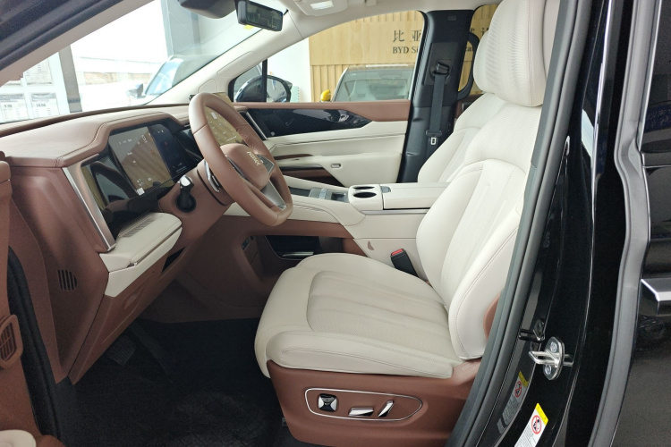 比亚迪 夏 2025款 DM-i 1.5T 180km 卓越型中控内饰19