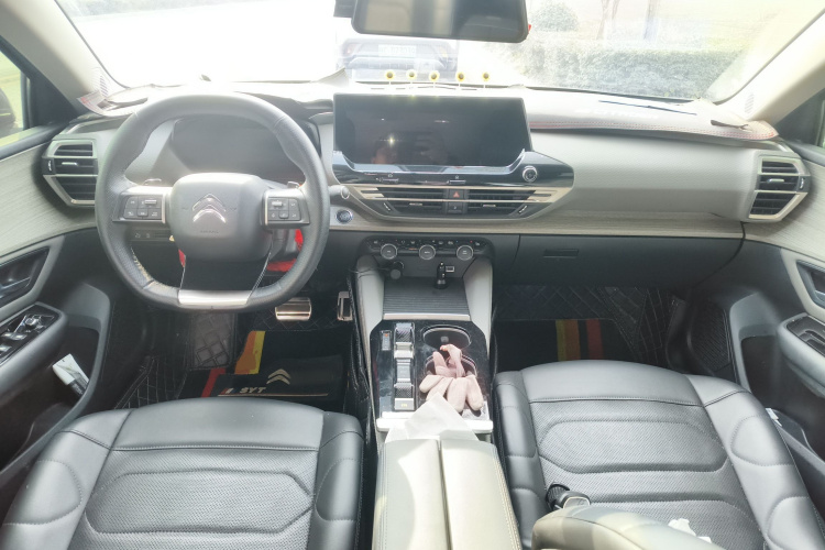 雪铁龙 凡尔赛C5 X 2021款 1.6T 耀不凡中控内饰7002