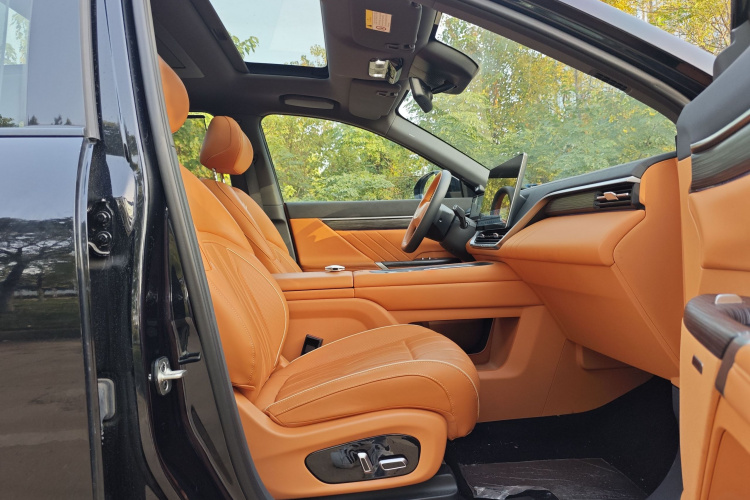 东风奕派 eπ008 2025款 210Max增程版 5座中控内饰7010