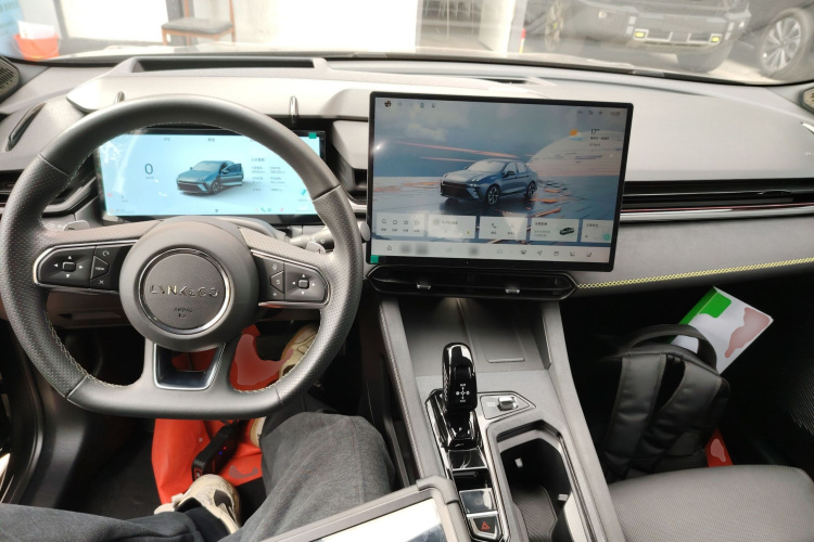 领克03 2025款 1.5TD DCT冠军版Pro中控内饰7002