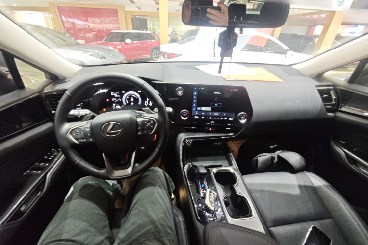 雷克萨斯NX 2023款 350h 前驱 创悦版中控内饰12