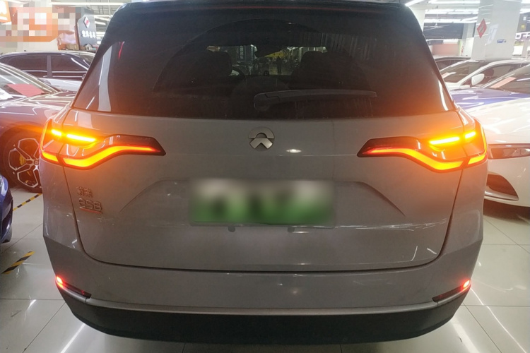 蔚来ES8 2020款 580KM 六座版车身外观6