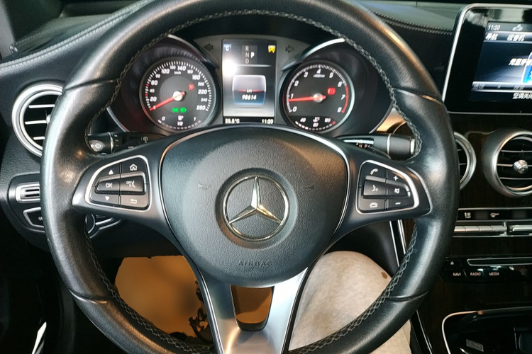 奔驰GLC 2019款 GLC 260 L 4MATIC 动感型中控内饰13