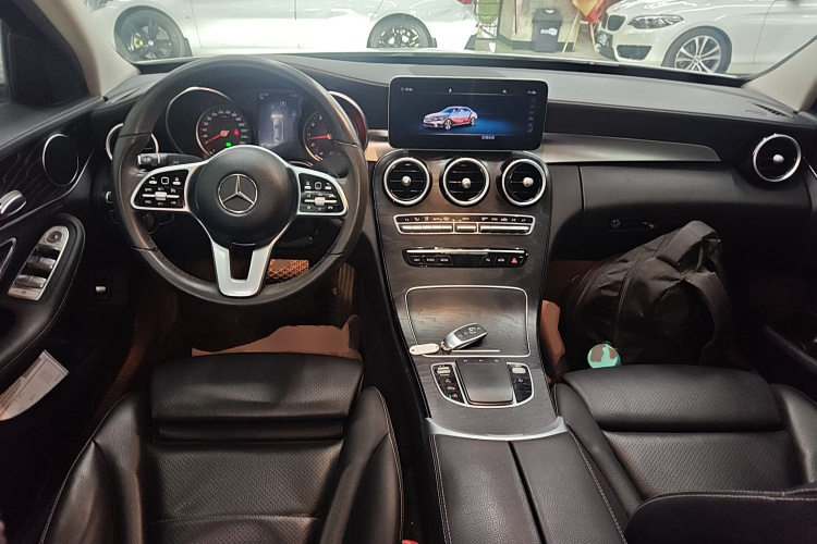 奔驰C级 2019款 C 180 L 时尚型运动版中控内饰12