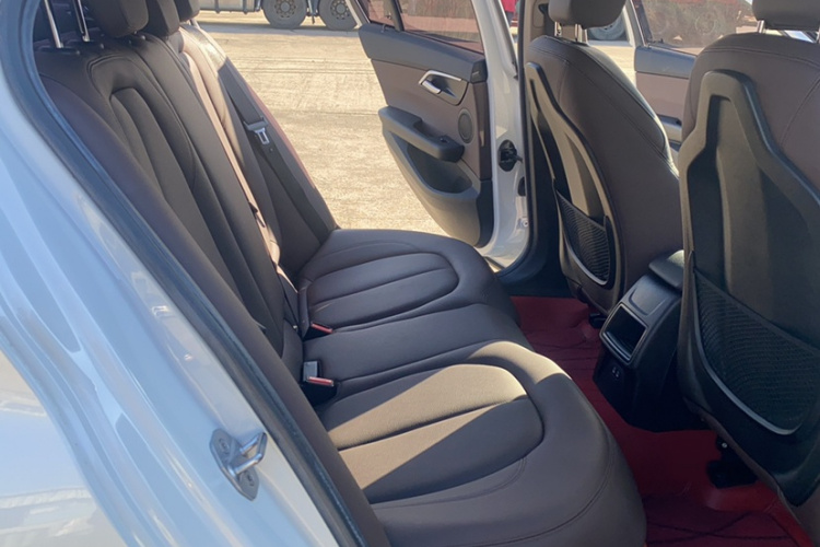 宝马1系 2020款 125i 领先型M运动套装中控内饰7002