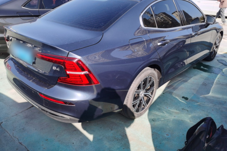 沃尔沃S60 2023款 B4 智逸豪华版车身外观7