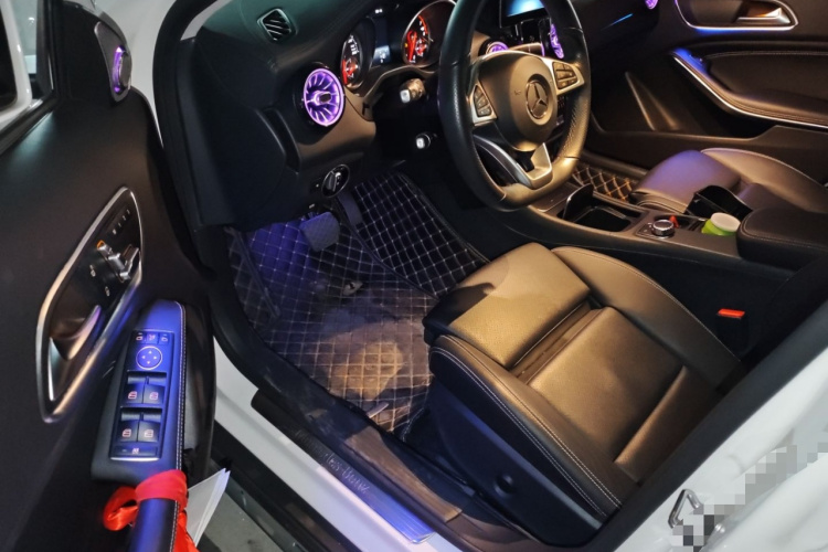 奔驰GLA 2019款 GLA 200 时尚型中控内饰20