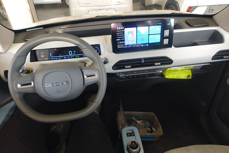 吉利银河 2024款 熊猫mini 200km 耐力熊中控内饰7002