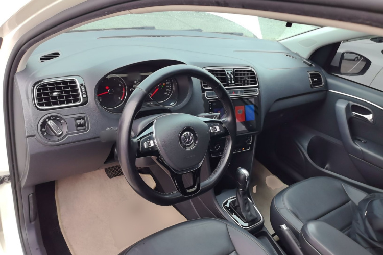 大众 Polo 2016款 1.6L 自动豪华型中控内饰7002