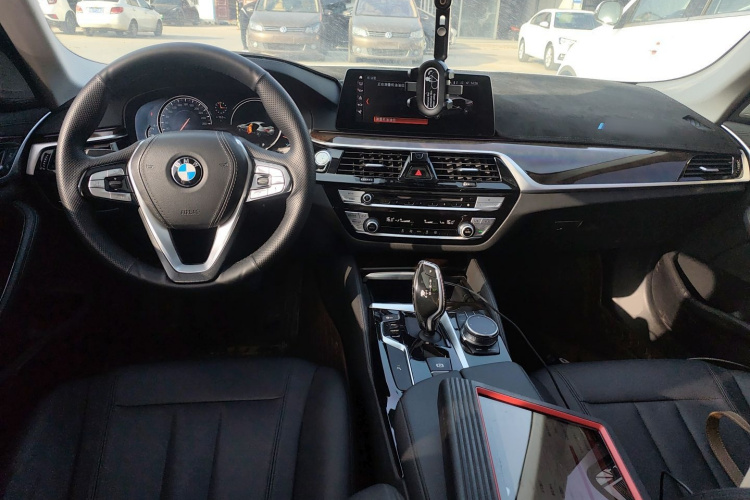 宝马5系 2018款 525Li 豪华套装中控内饰12