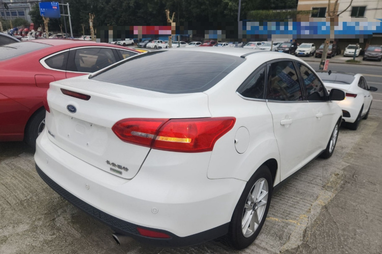 福特 福克斯 2015款 三厢 EcoBoost 180 自动精英型车身外观7