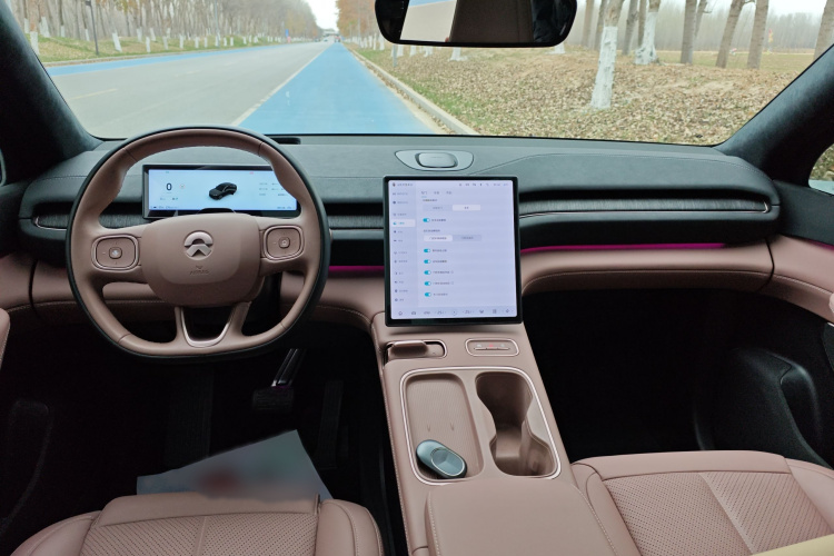 蔚来EC6 2023款 75kWh中控内饰7004