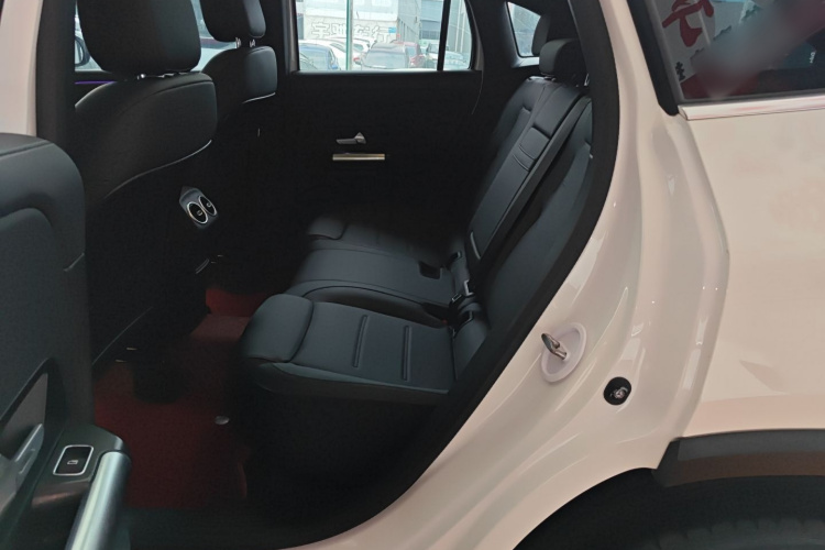 奔驰GLA 2023款 GLA 220中控内饰7004