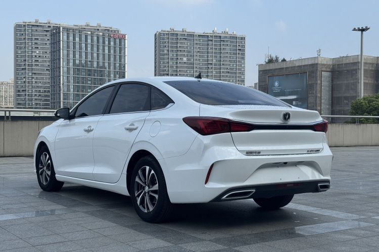 长安 逸动 2020款 PLUS 百万版 1.6L GDI CVT豪华型车身外观6008