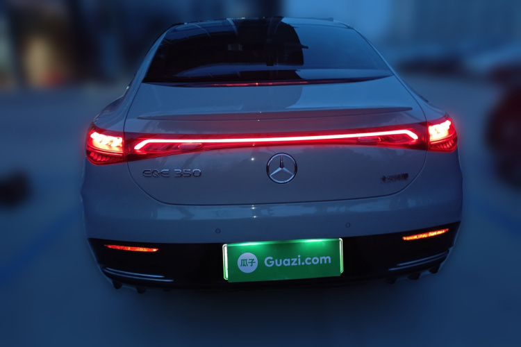 奔驰EQE 2022款 350 豪华版车身外观6