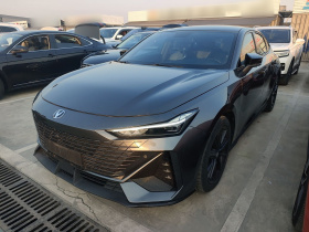 长安UNI-V 2022款 1.5T 尊贵型