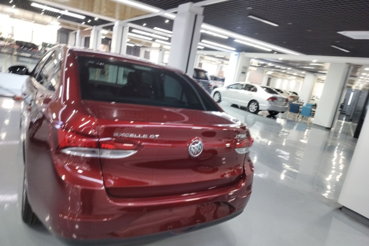 别克 英朗 2021款 改款 1.3T 自动轻混动精英型车身外观6