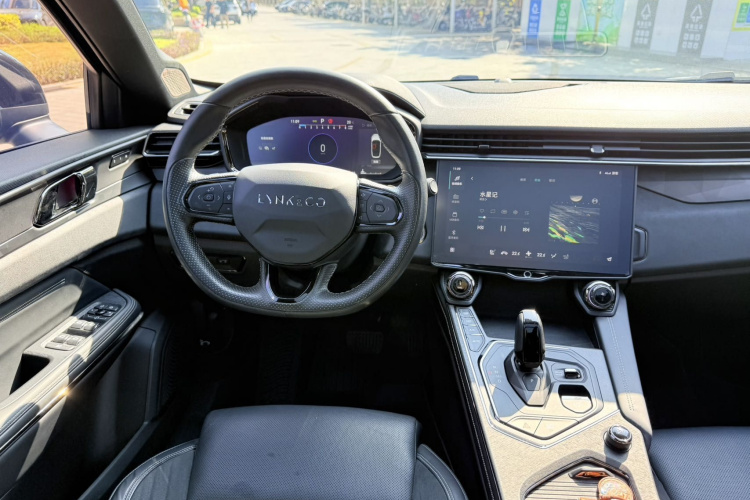 领克01 2021款 2.0TD 四驱暗夜版中控内饰7006