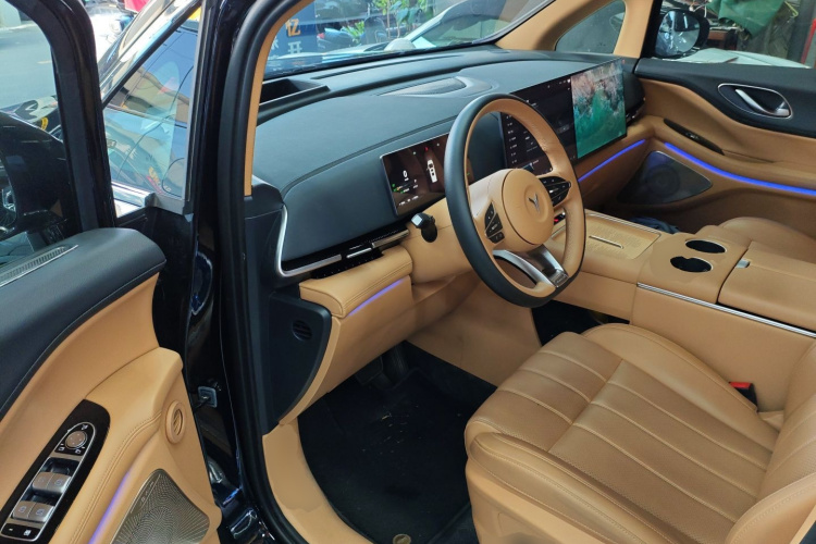 岚图汽车 岚图梦想家 2025款 PHEV 四驱尊贵鲲鹏版中控内饰20