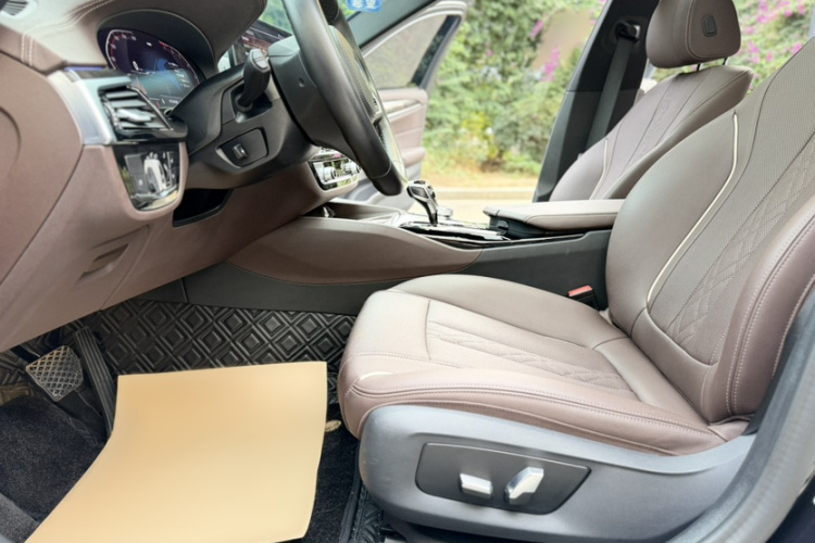 宝马5系 2022款 改款 525Li M运动套装局部细节19