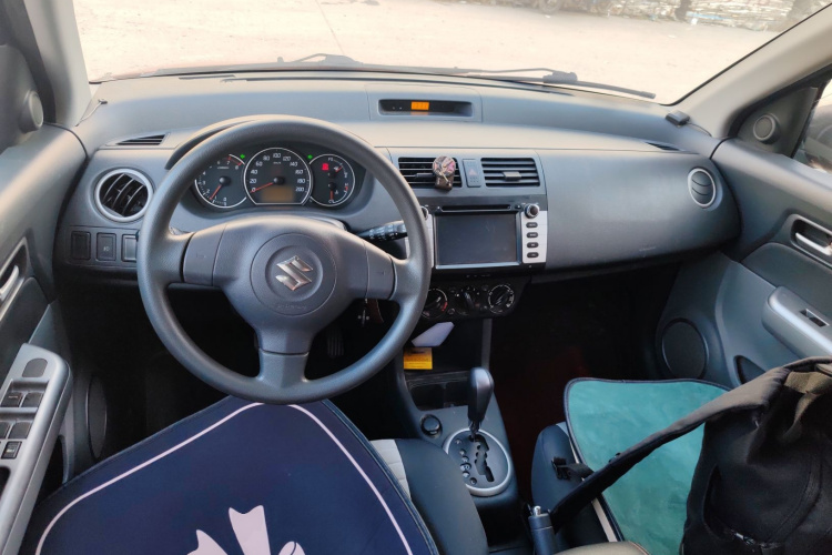 铃木 雨燕 2014款 1.5L 自动时尚型中控内饰12