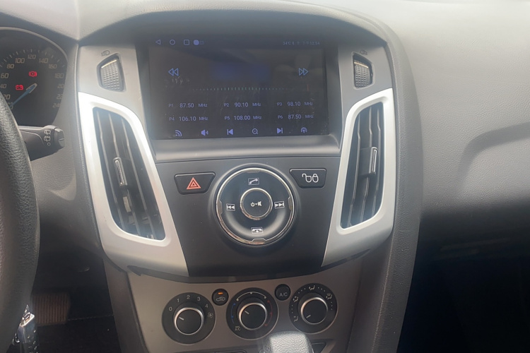 福特 福克斯 2012款 两厢 1.6L 自动舒适型局部细节16