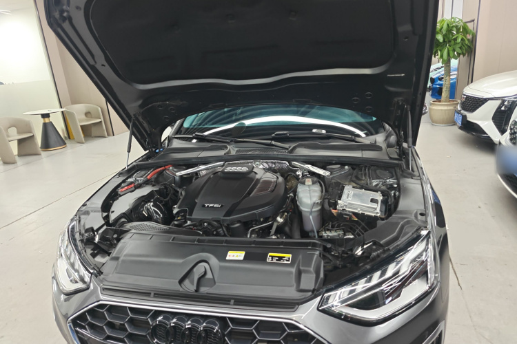 奥迪A4L 2022款 40 TFSI 时尚动感型机舱底盘24