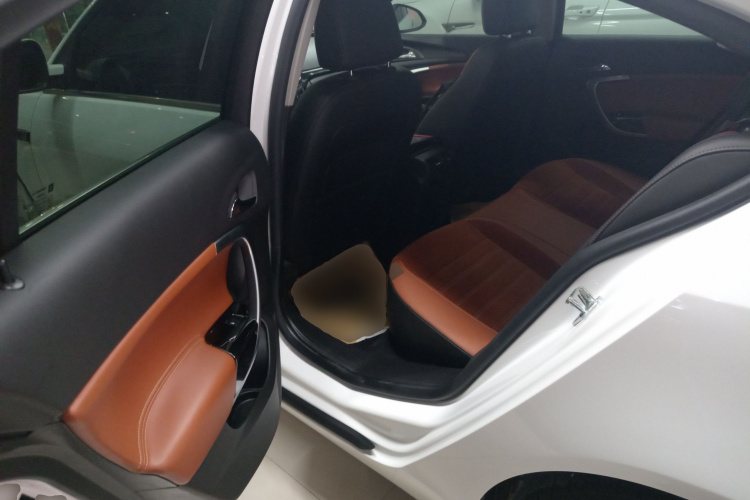 别克 君威 2015款 1.6T 精英技术型中控内饰21