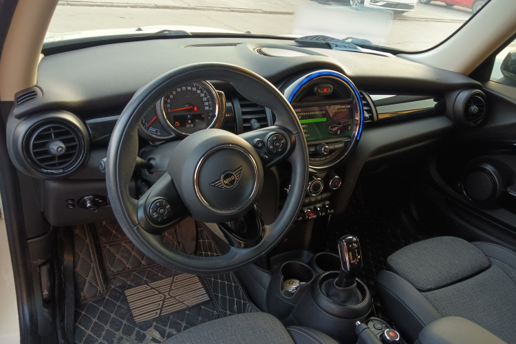 MINI 2019款 1.5T COOPER 经典派中控内饰7002